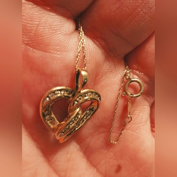 10KT Forever Diamond Yellow Gold Pave Diamond Twisted Heart Pendant Necklace 20" - Picture 9 of 16